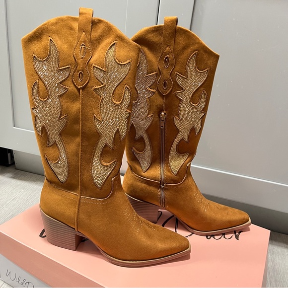 Wild Pair Lucah Women’s Cognac  Western Boots with Gold Accents, Mixed Sizes - Picture 3 of 10